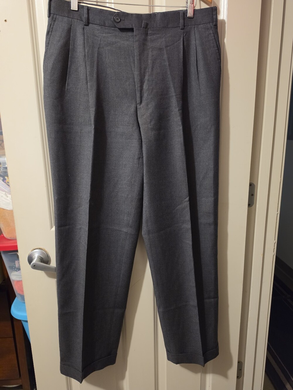 Kirklands Men's Pleated Dress Pants in Charcoal Gray